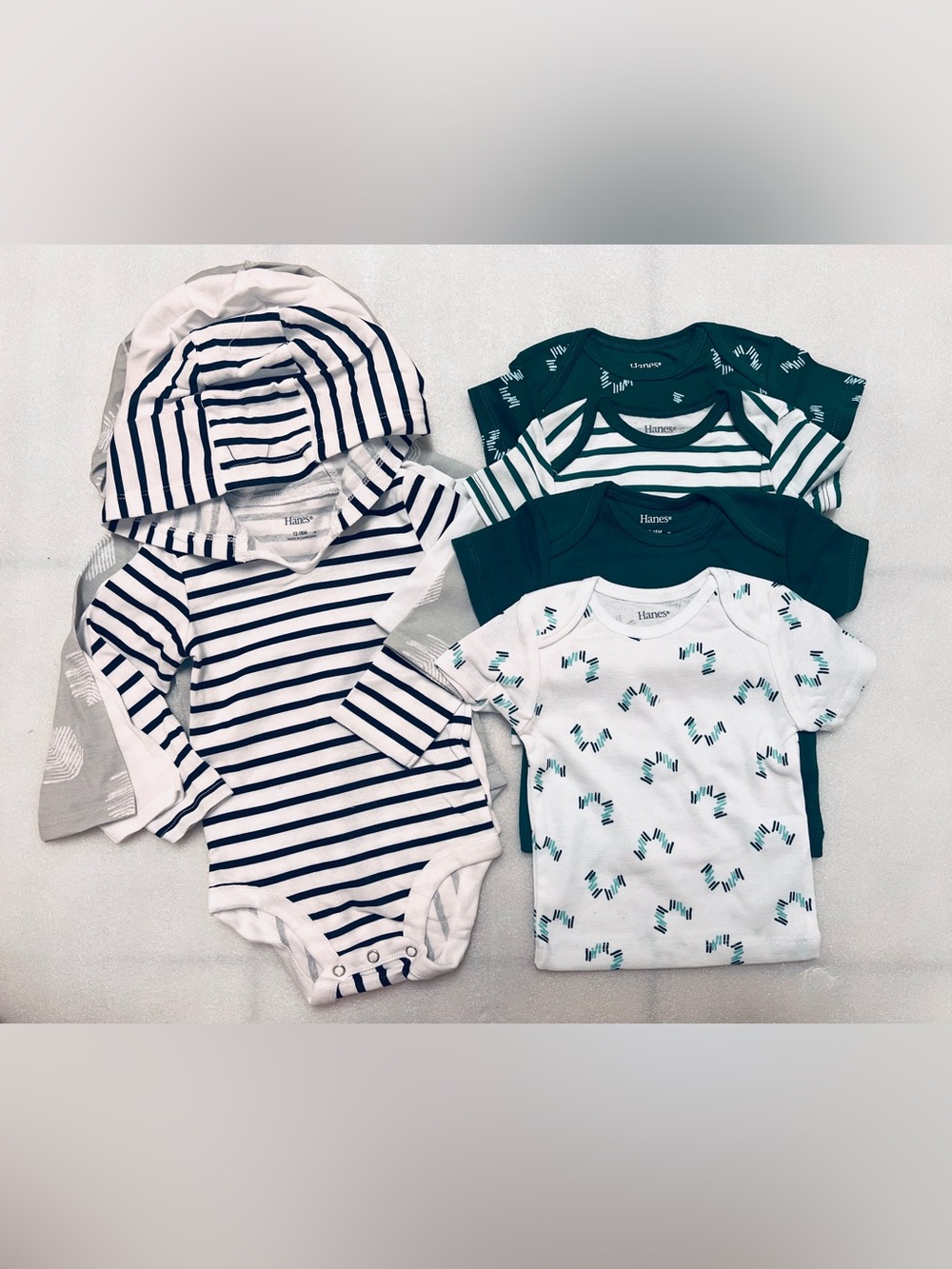 7 pcs Baby Boys Bundle Hanes Ultimate Flexy Baby Bodysuits & Tees Size 12-18M